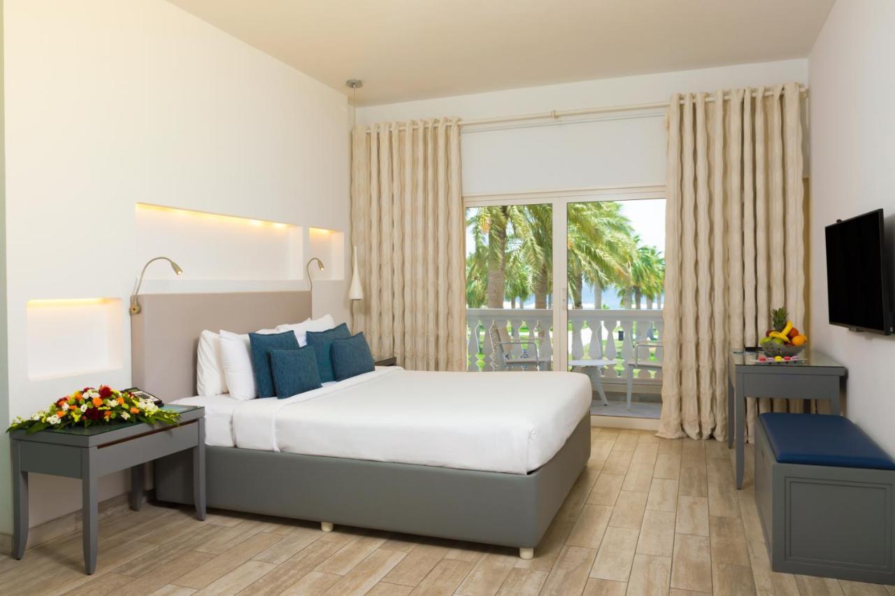 Sealine Beach, A Murwab Resort Месаид Экстерьер фото A room at the hotel