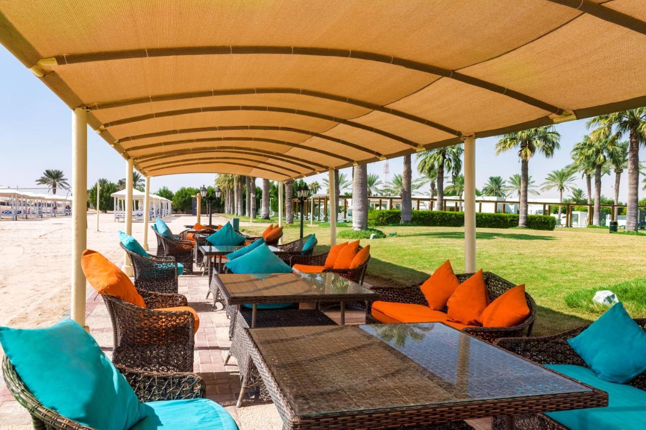 Sealine Beach, A Murwab Resort Месаид Экстерьер фото The beach at the resort